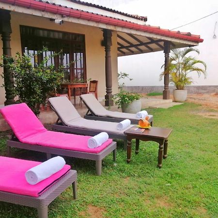 Nalendra Villa - Oceanfront Hikkaduwa Esterno foto