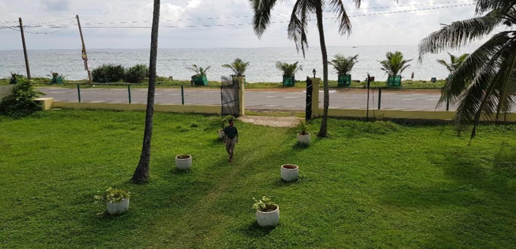Nalendra Villa - Oceanfront Hikkaduwa Esterno foto