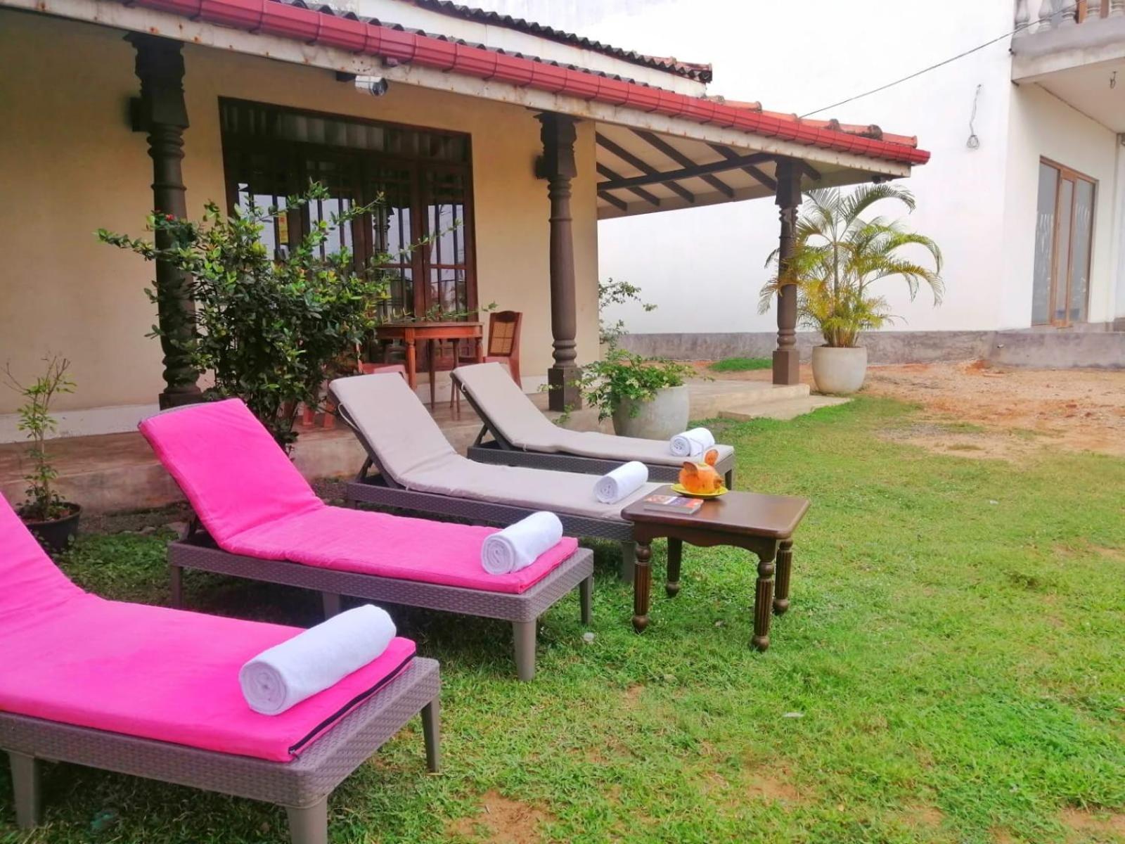 Nalendra Villa - Oceanfront Hikkaduwa Esterno foto