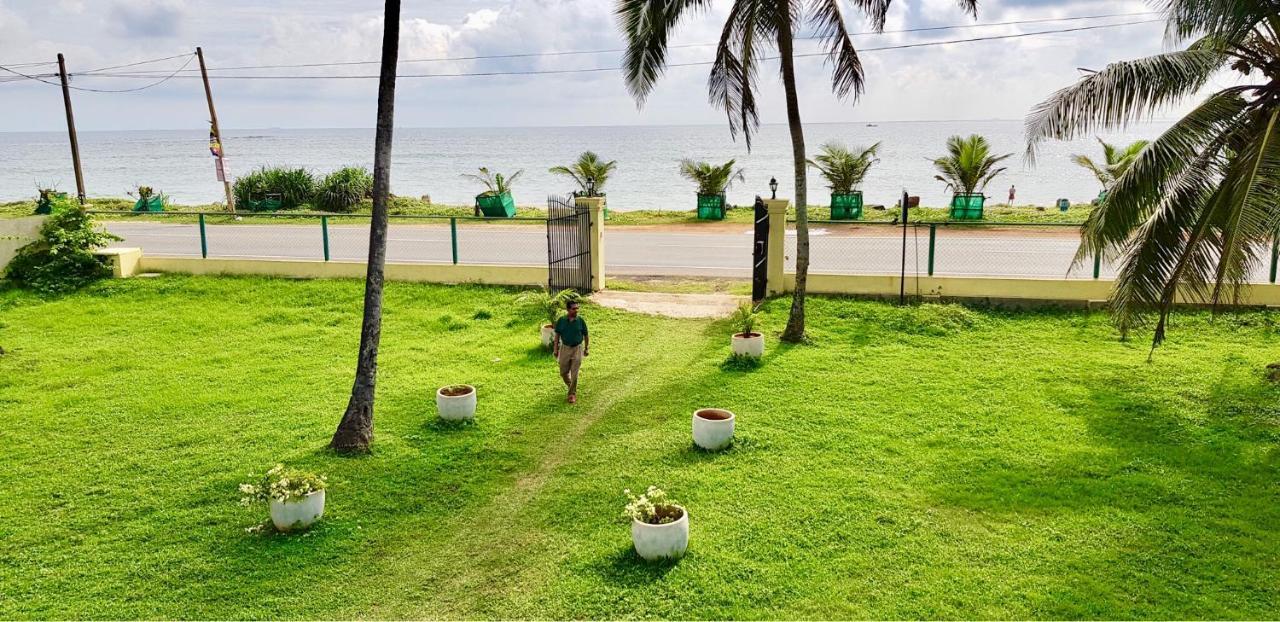 Nalendra Villa - Oceanfront Hikkaduwa Esterno foto