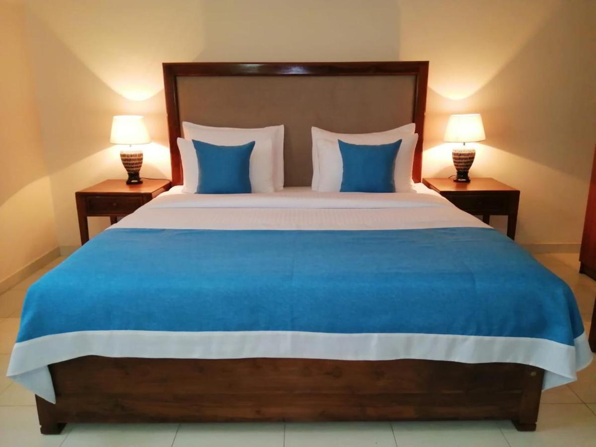 Nalendra Villa - Oceanfront Hikkaduwa Esterno foto